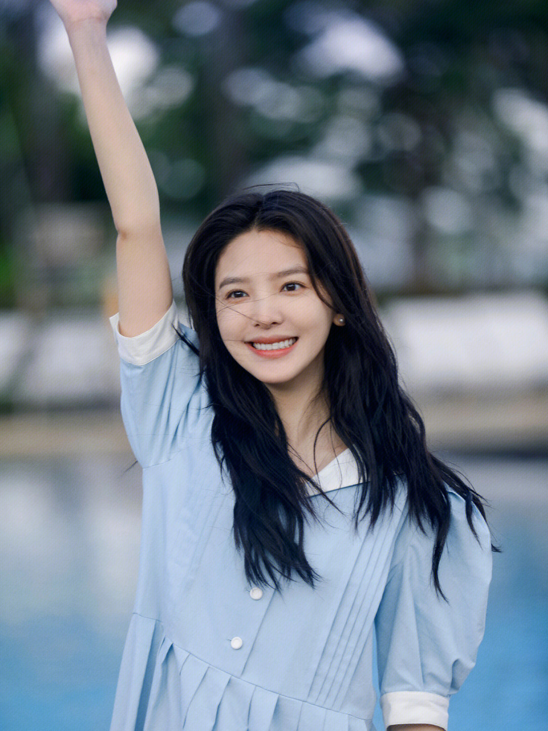 章若楠湛蓝天空大片