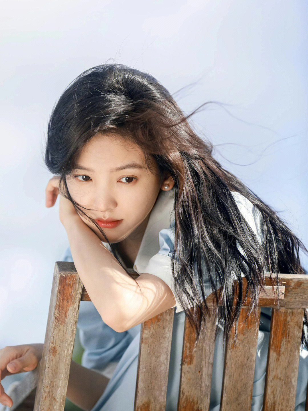 章若楠湛蓝天空大片