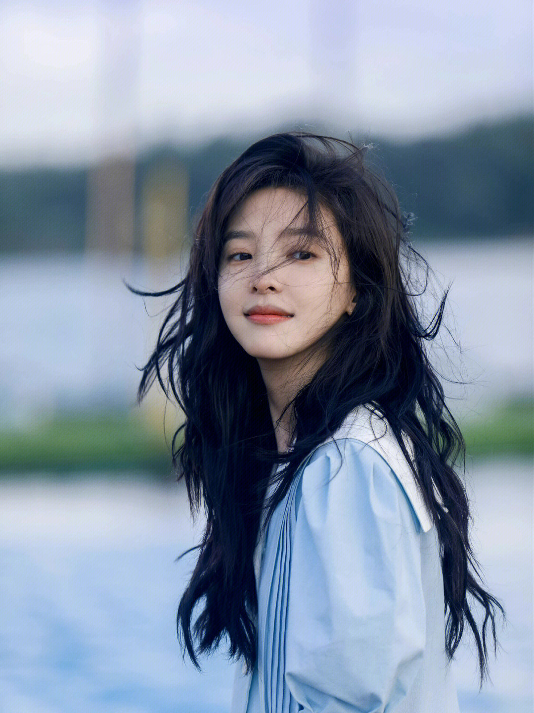 章若楠湛蓝天空大片