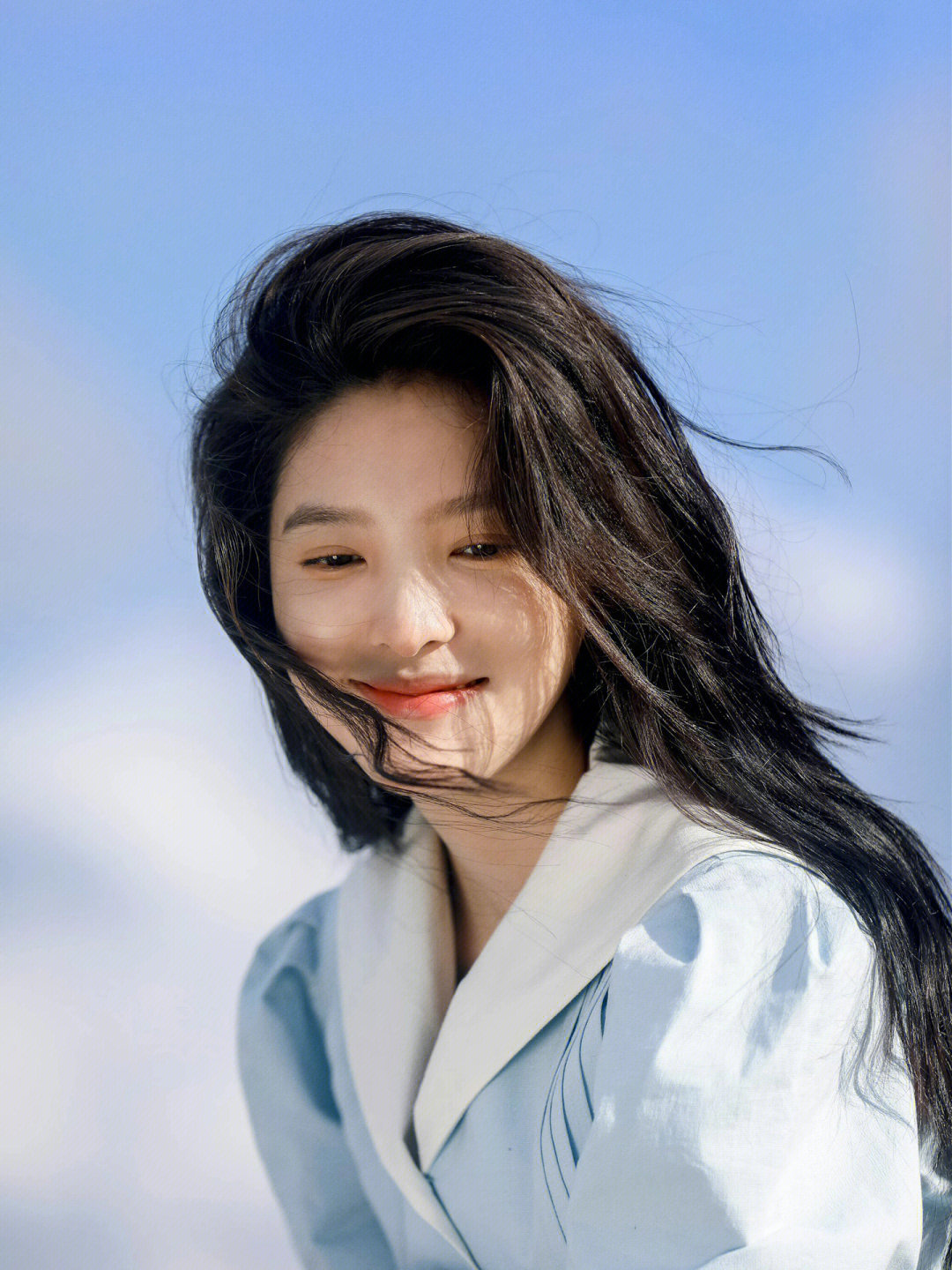 章若楠湛蓝天空大片