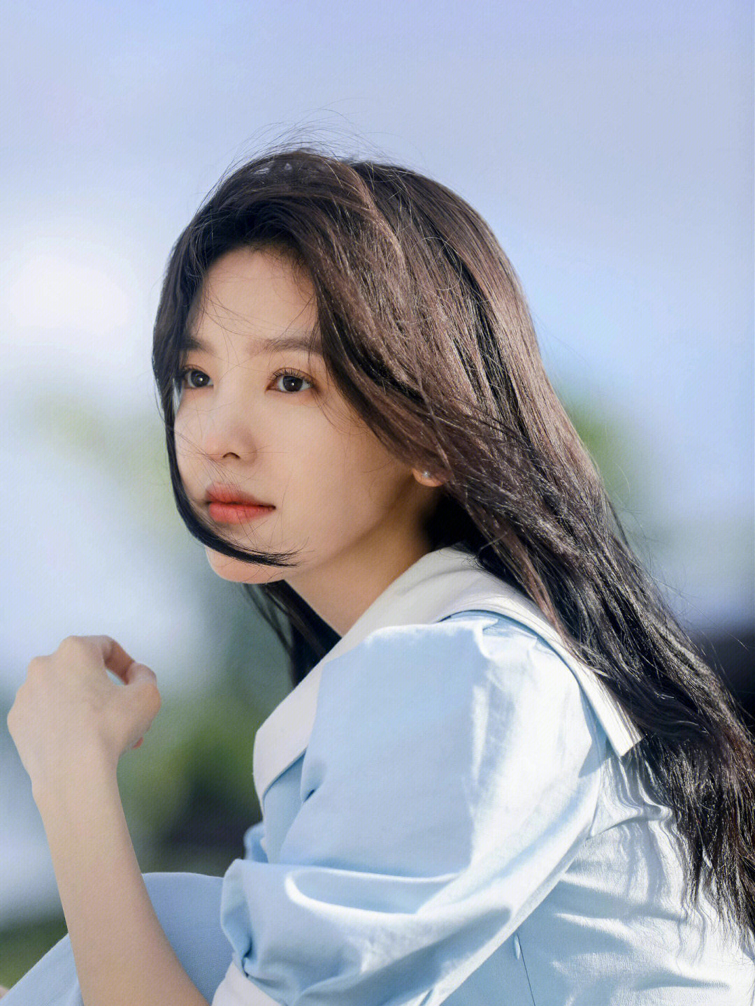 章若楠湛蓝天空大片