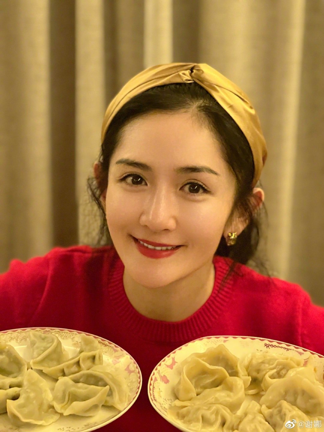 谢娜晒跳跳俏俏5岁背影照,跳跳俏俏都5岁了!