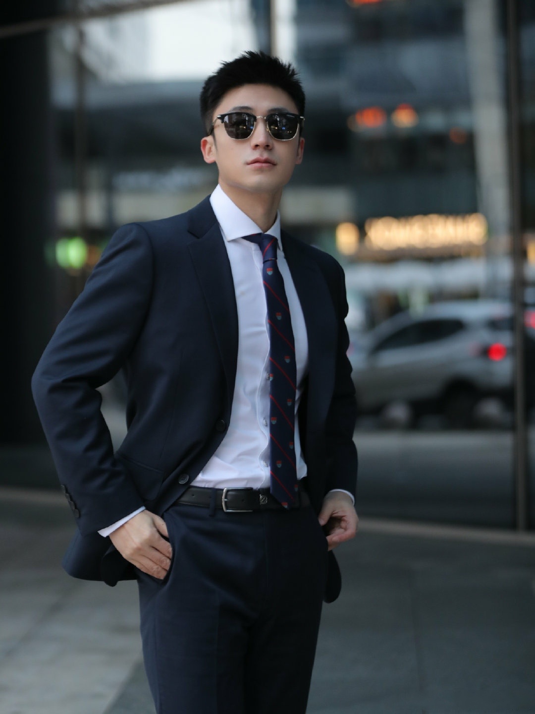 你喜欢哪个正装照__财经头条