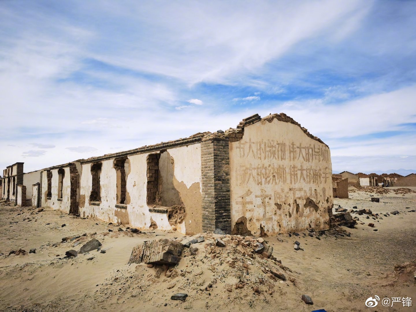 冷湖位于青海省北部,柴达木盆地北缘,平均海拔2733米_高清图集_新浪网