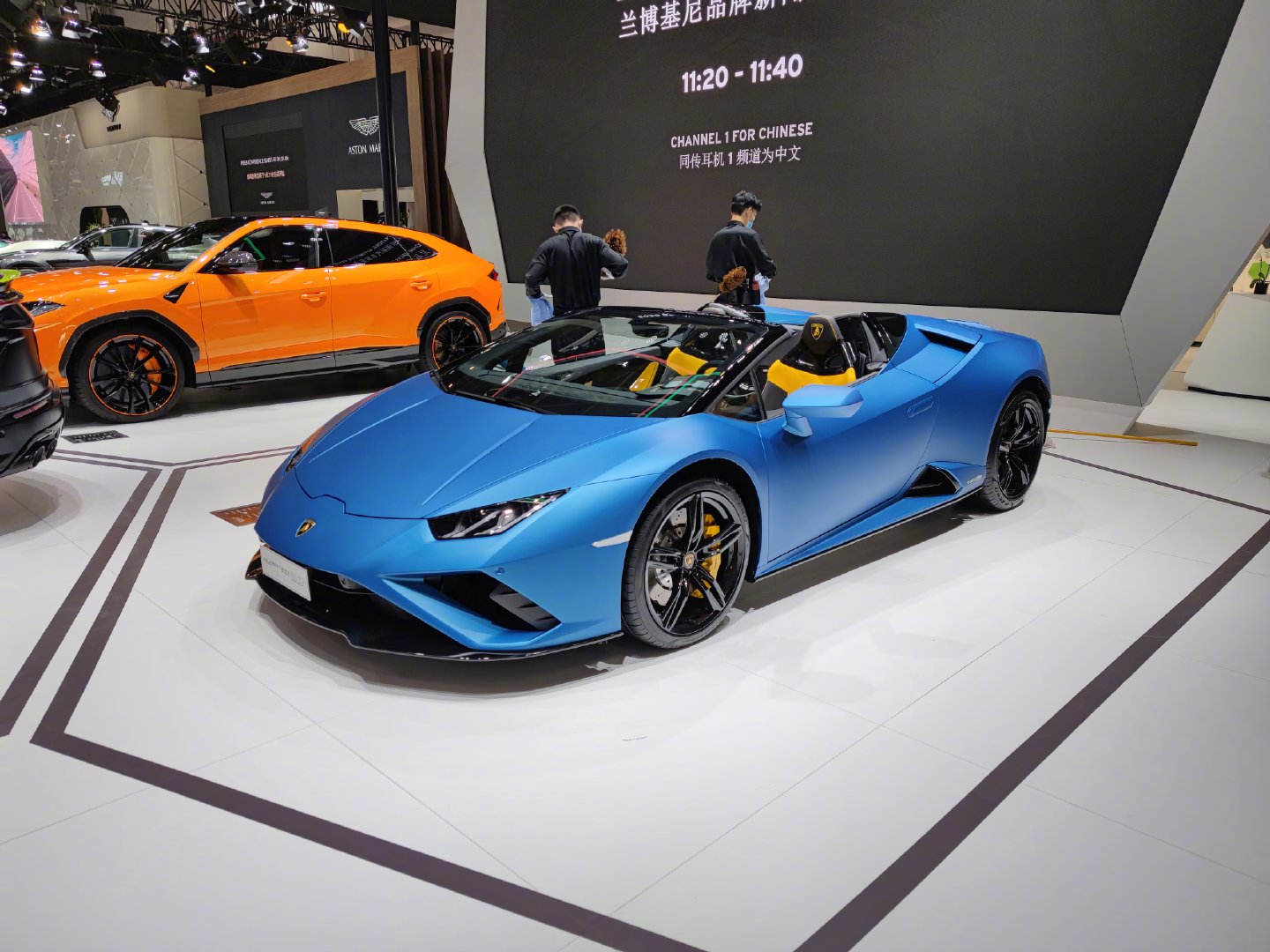 上,兰博基尼huracán evo后驱敞篷版正式在北京车展首发亮相_高清图集