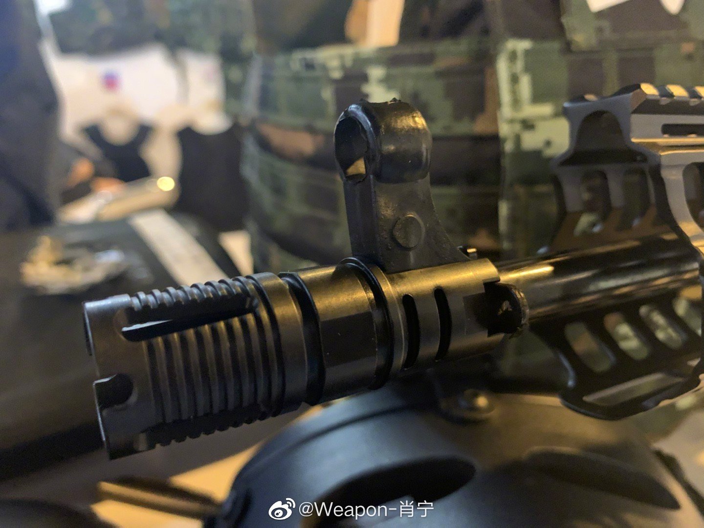 警展上看到的79式冲锋枪专用 承影 导轨 感觉不错 警展上看到的79式冲锋枪专用 承影 导轨 感觉不错