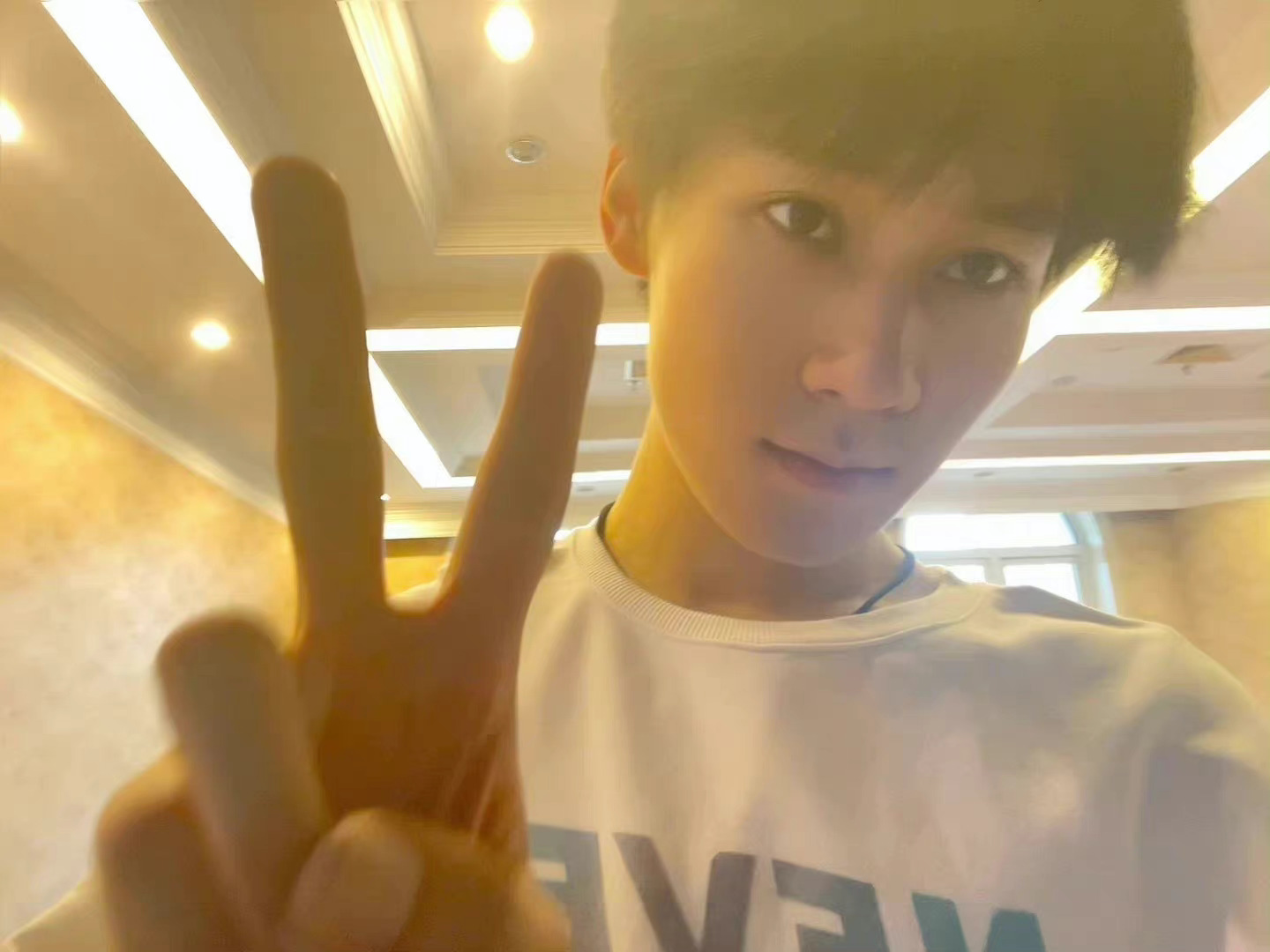 张真源戴口罩的仪式感每周七天不重样一天换一个