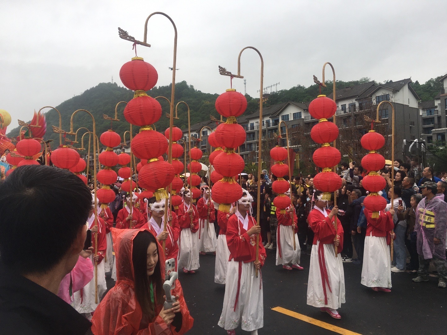 丰都庙会巡游等活动应该选择晚上进行……__财经头条