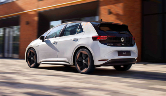 复古还是新潮？欧拉芭蕾猫对比大众ID.3谁更吸睛？