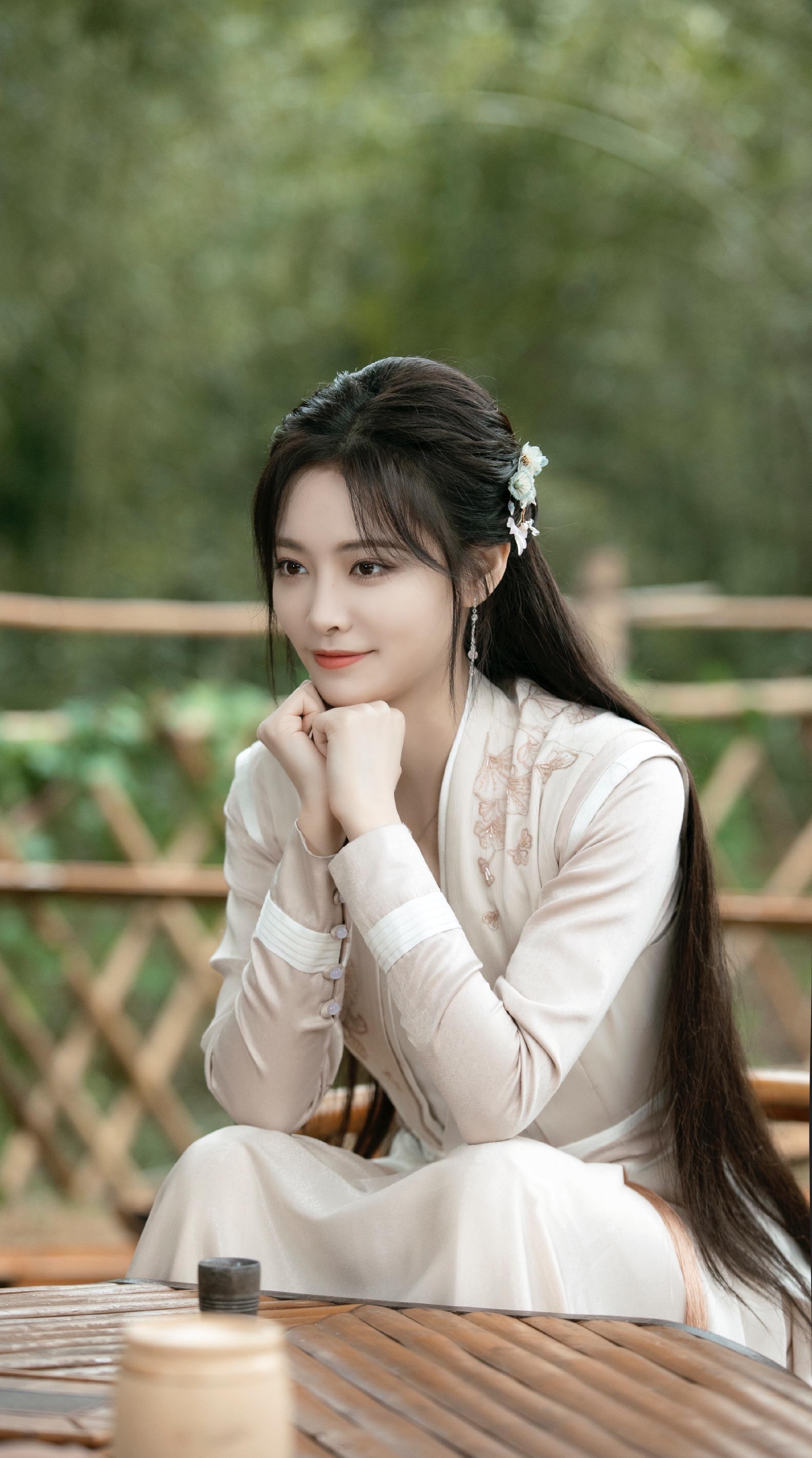 许佳琪《清风朗月花正开》剧照虽然很舍不得但还是要和陈朗月说再见啦