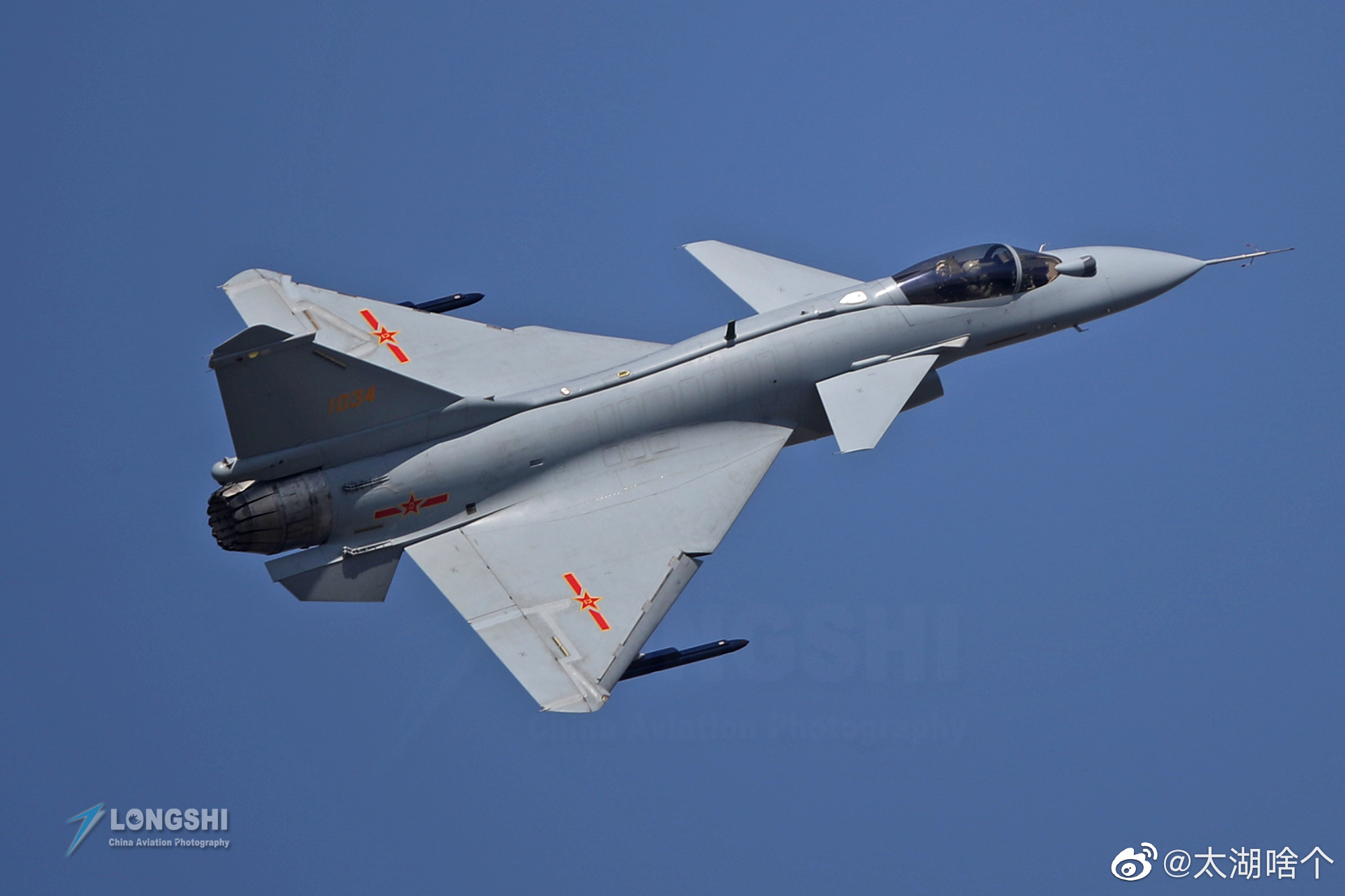 歼10猛龙战斗机是我国航空工业的一个里程碑