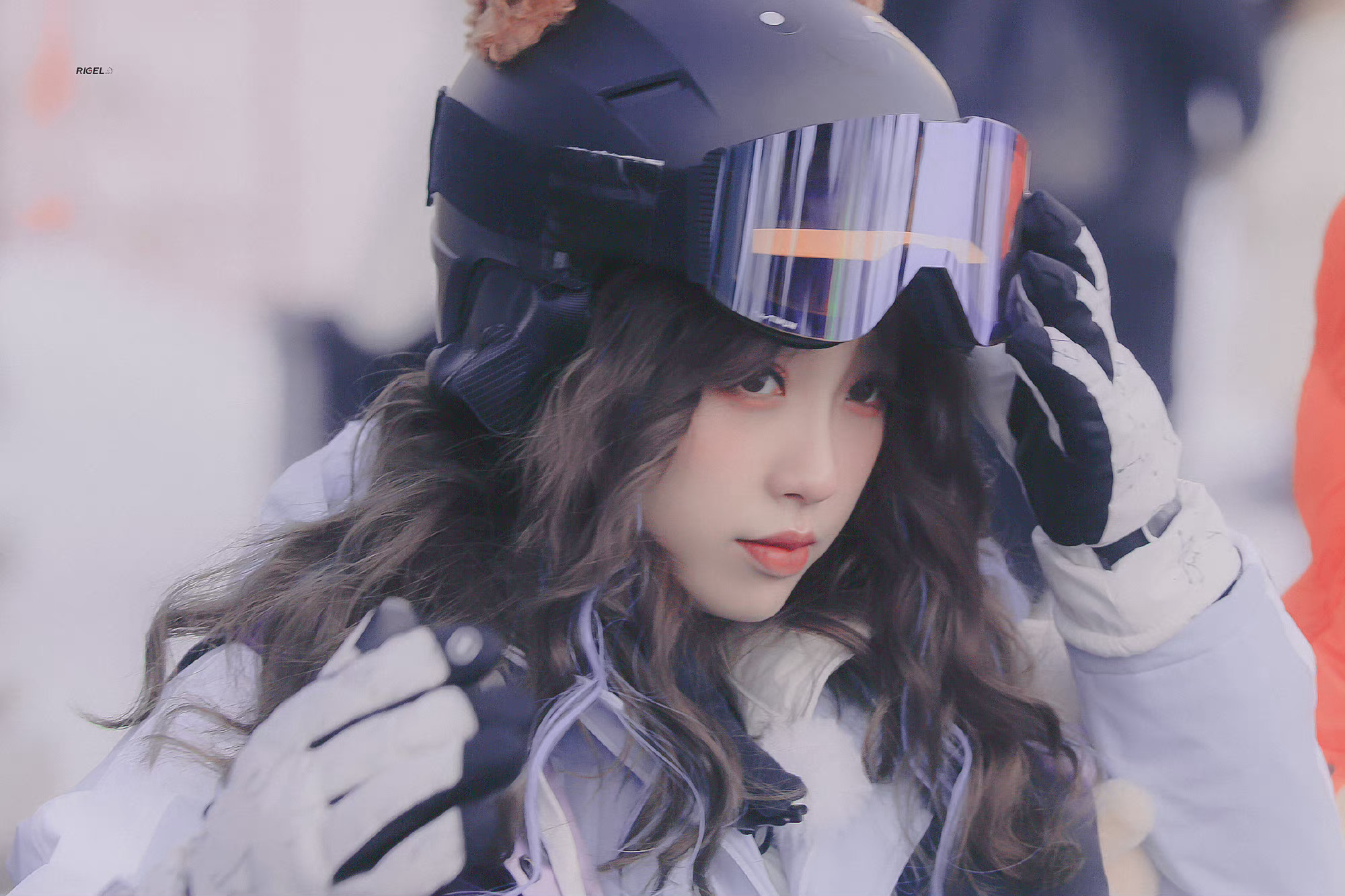 虞书欣《超有趣滑雪大会》录制饭拍 捕捉一只滑雪的小熊……__财经