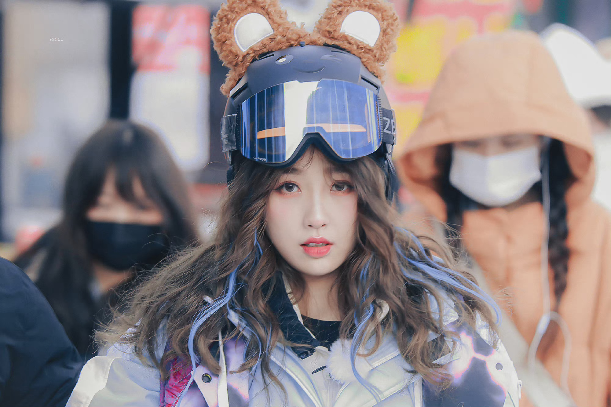 虞书欣《超有趣滑雪大会》录制饭拍 捕捉一只滑雪的小熊……__财经