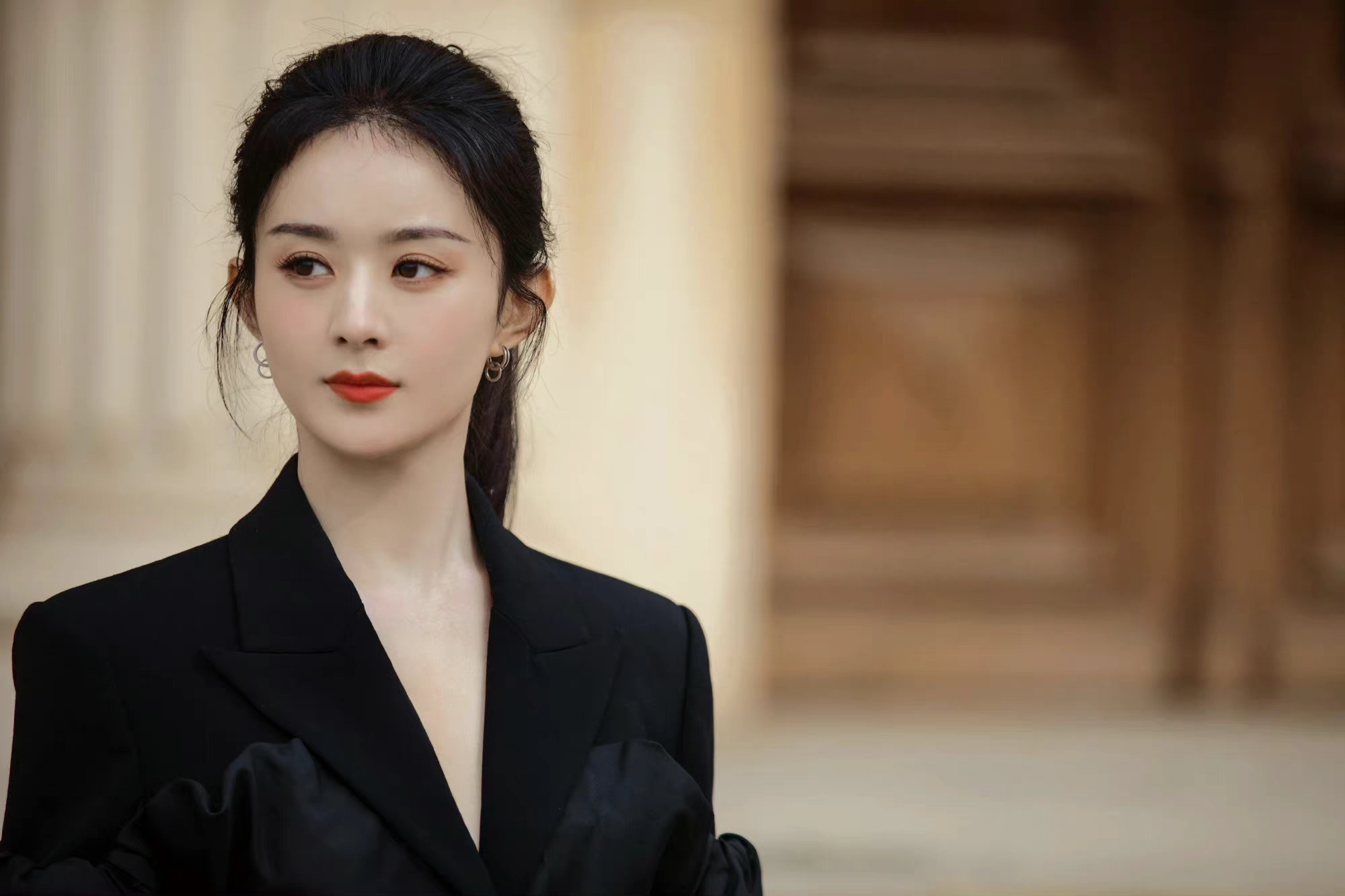 赵丽颖今日份营业照 高马尾 黑西装 红唇,好飒 有点侠女的感觉_高清