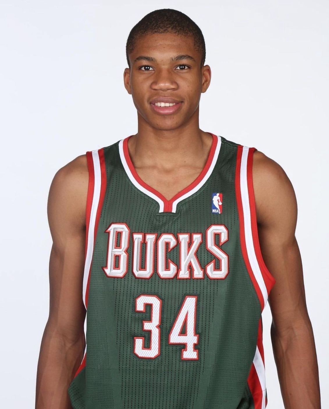 字母哥强势表现征服赛场与杜兰特巅峰对决引燃全场战火