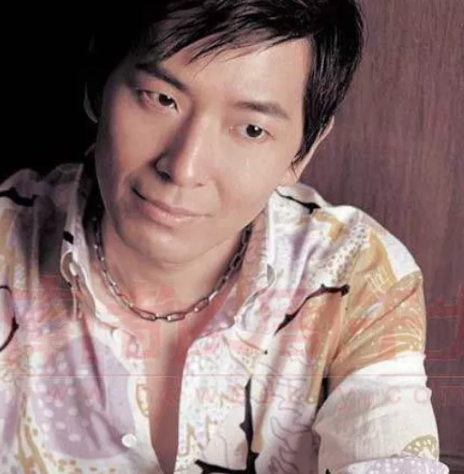 何炅与男子十指紧扣被拍,完美人设有时也是陷阱|柴格|肖战|何炅_新浪