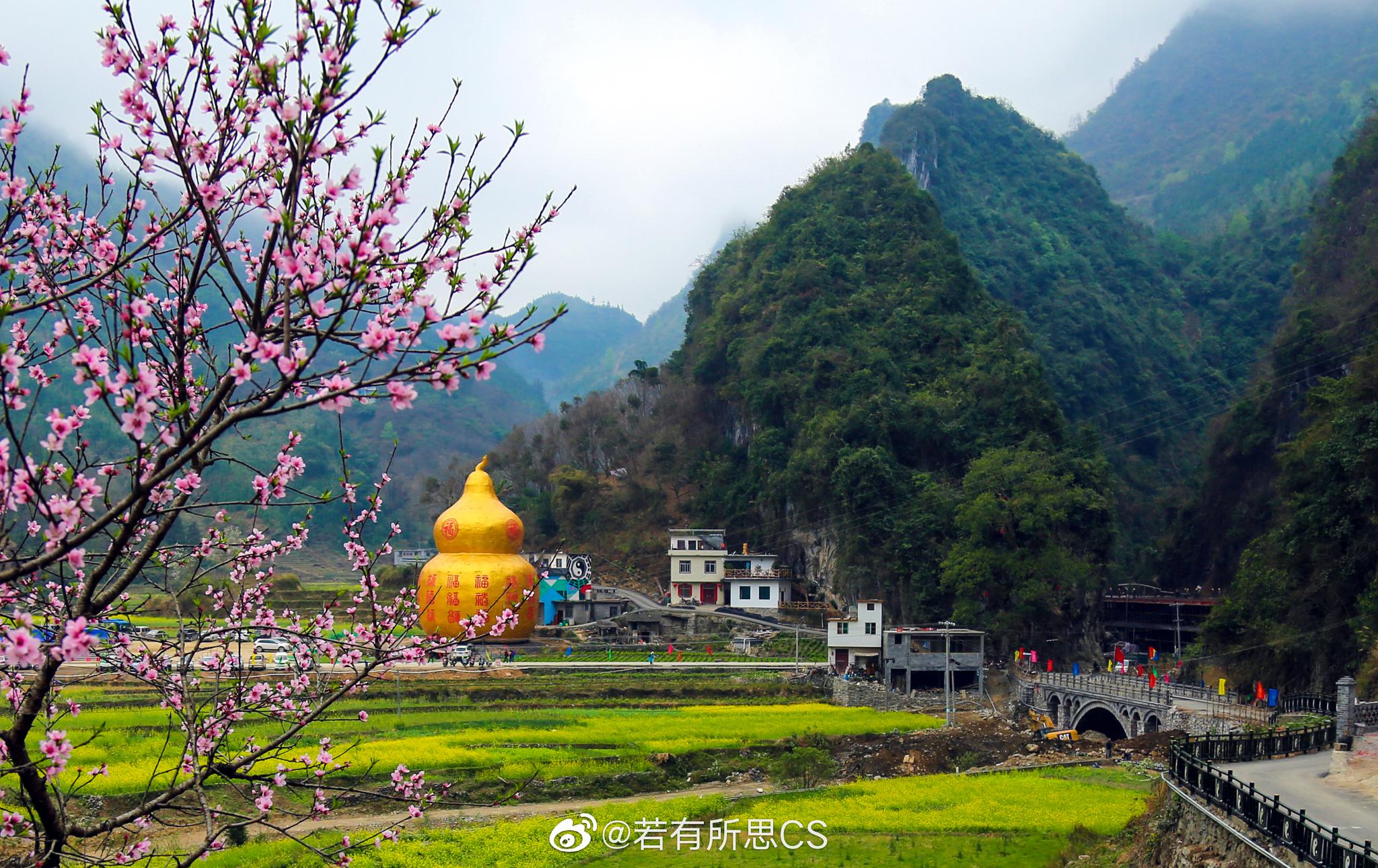 在广西有座丹炉山,过3道石城门,爬3个山顶,进入1座赤水宫