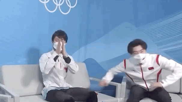 重摔在地！羽生结弦含泪谢幕，深深鞠躬抚摸冰面……赛后采访他恳请：再给我一点时间休闲区蓝鸢梦想 - Www.slyday.coM