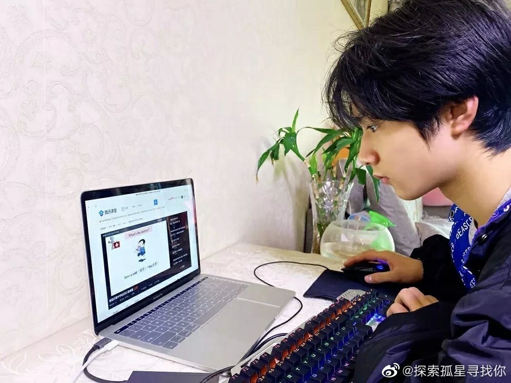 看看重庆鲁能巴蜀中学初二三十四班的班长刘耀文!_高清图集_新浪网