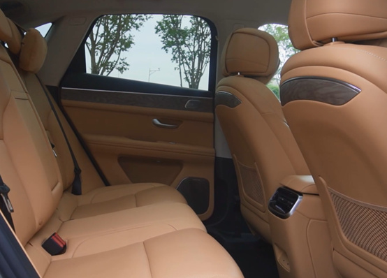 30万级新能源SUV对比，岚图FREE和问界M5选谁更合适？