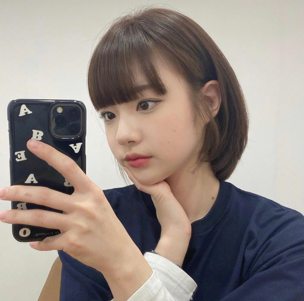 今年春夏最流行的小甜妹儿发型合集|齐刘海和微卷发真的太甜了!