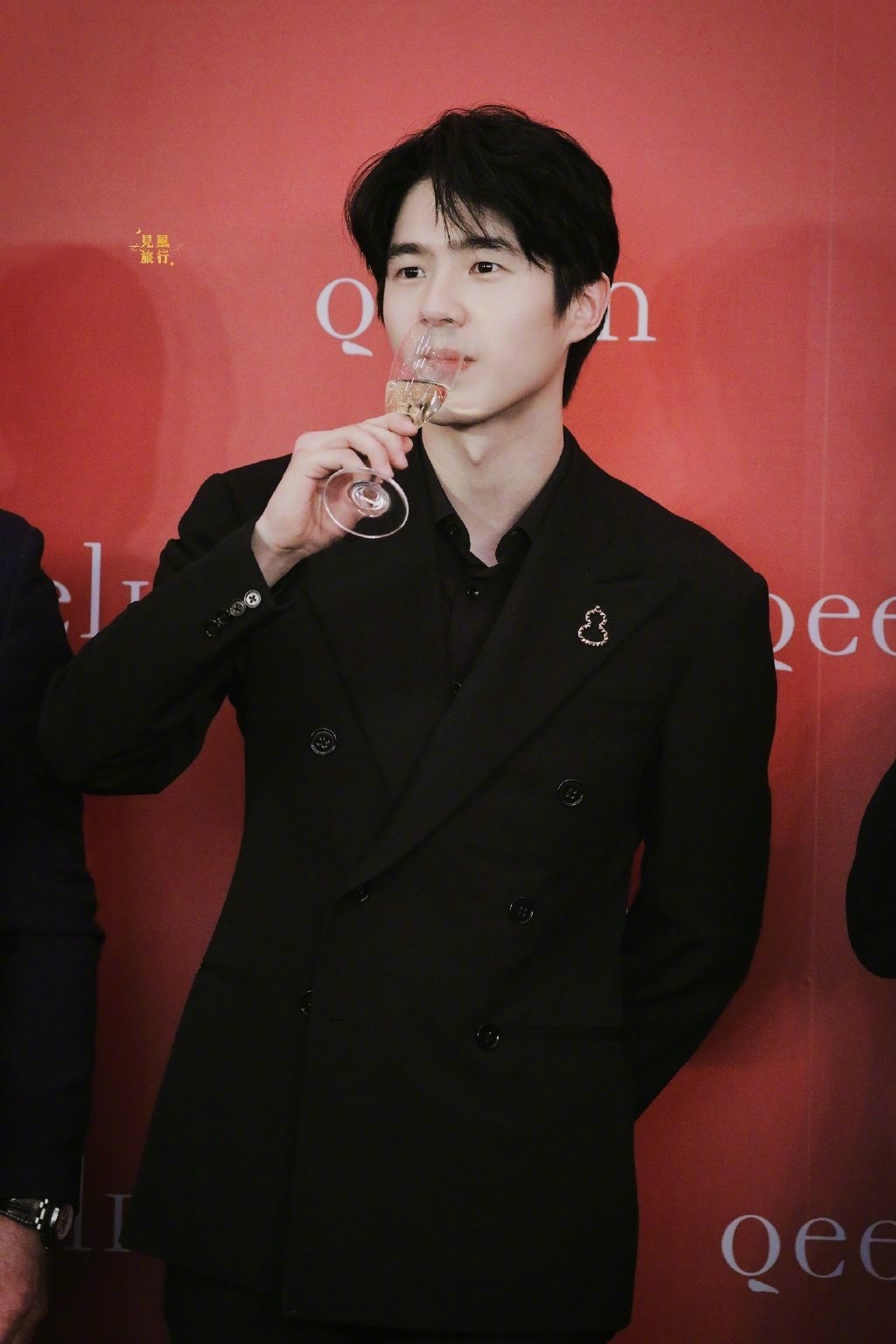 刘昊然郑州活动路透,大帅哥!__财经头条