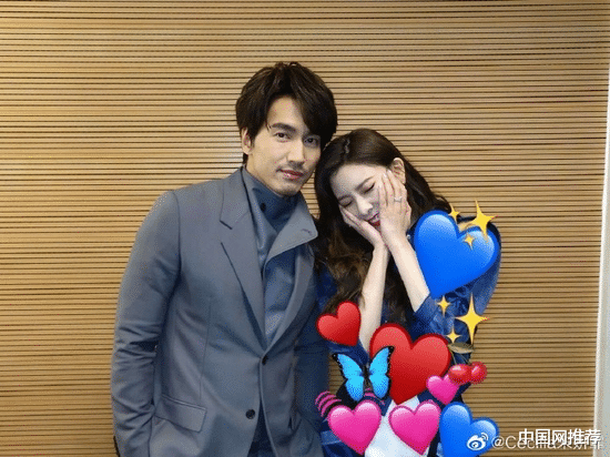 追星成功宋妍霏晒童年与言承旭海报合照