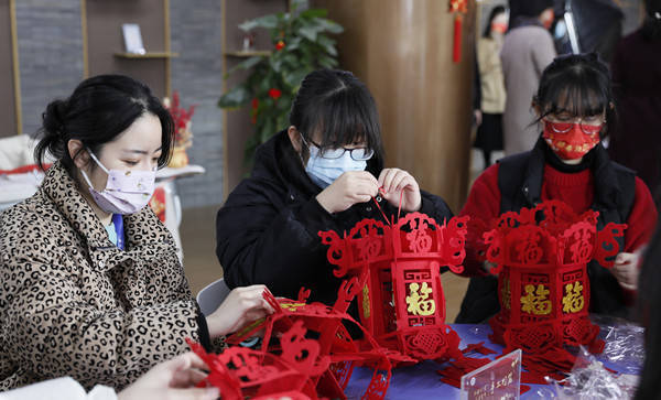 虎年练“虎戏”、香囊助防疫……上海中医药大学留校学生过年“幸福不打烊”休闲区蓝鸢梦想 - Www.slyday.coM