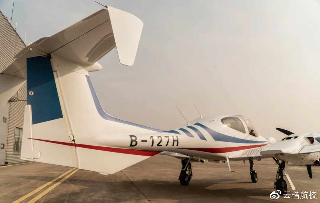 由云楷集团与国宏君安融资租赁公司共同出资向中电科钻石飞机购买,并