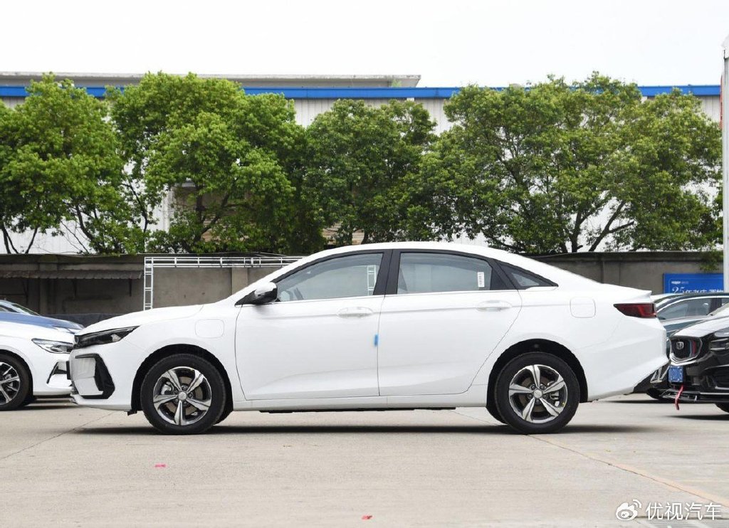 入门价下调2万元,吉利帝豪l hip龙腾版上市,售价8.98万起-新浪汽车