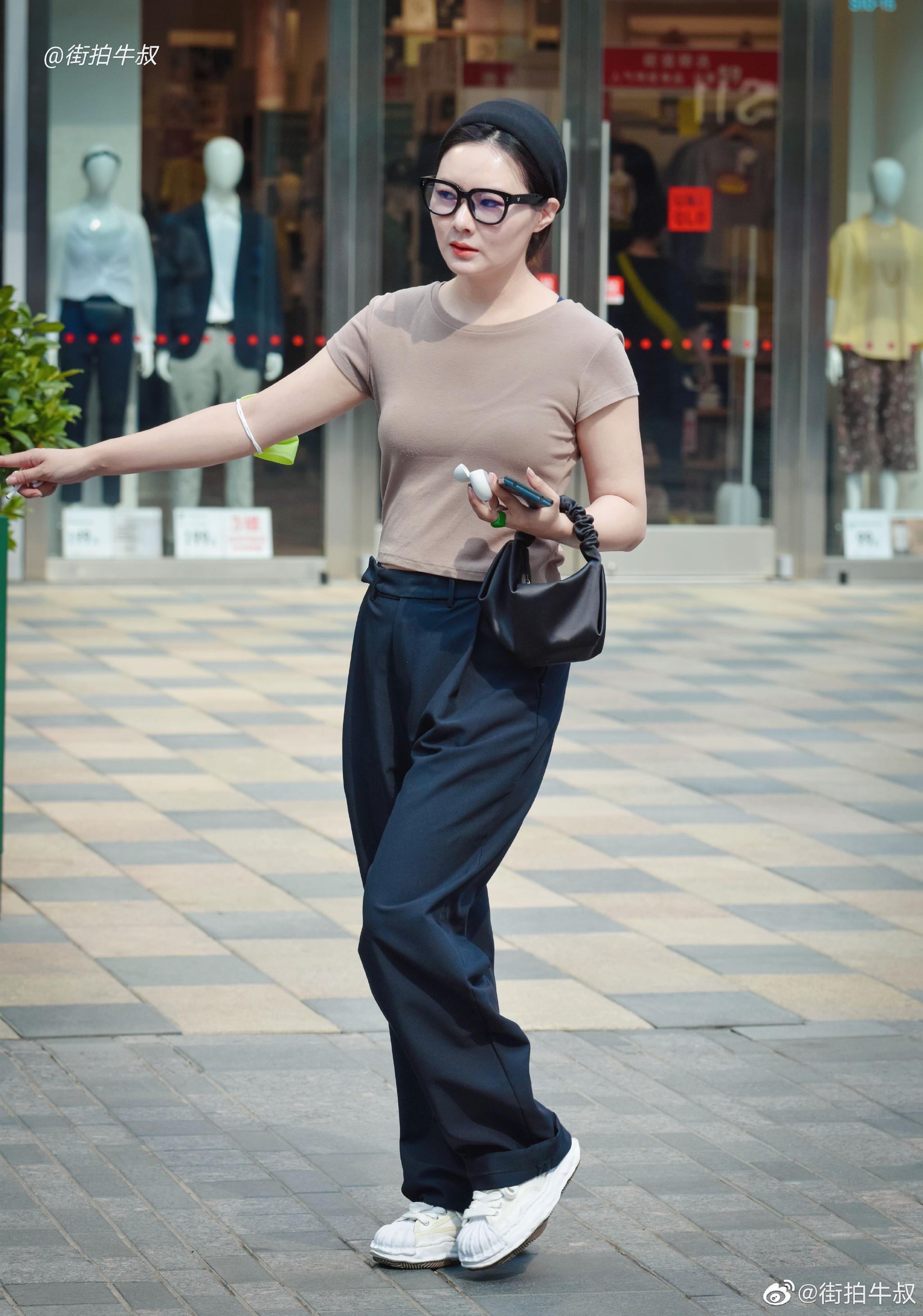 两位气质美女出街