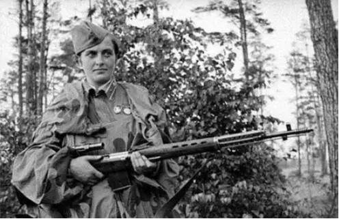 诞生最早却黯然退场,SVT-40半自动步枪,一支被埋没的好枪