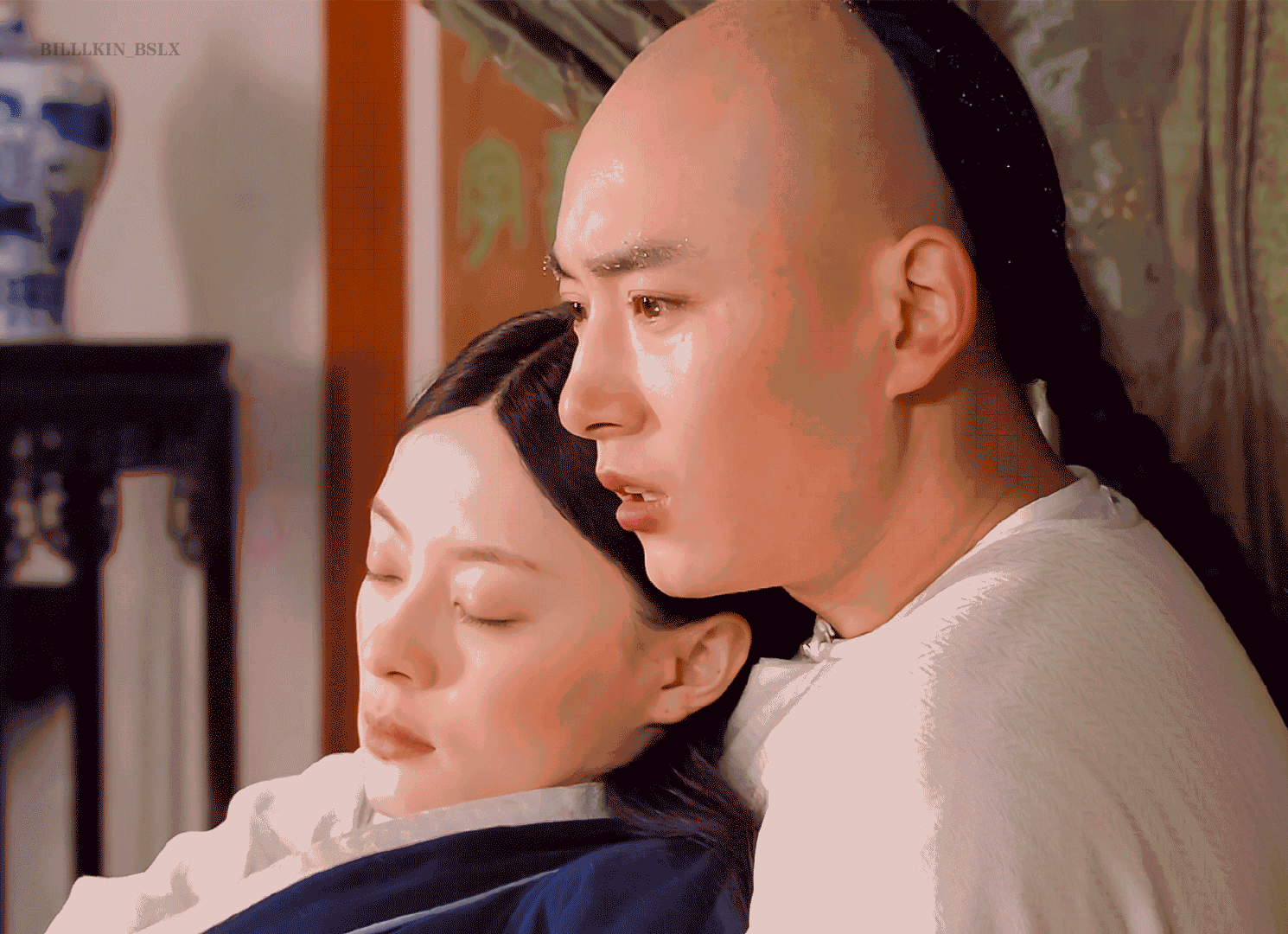 原来果郡王和甄嬛还有个激情拥吻?