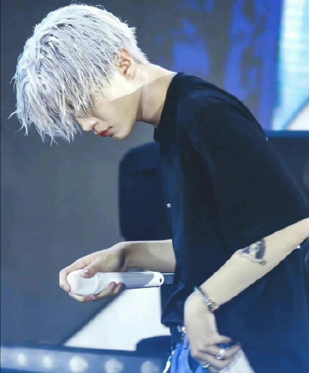 银发范丞丞太帅了是谁又狠狠心动了