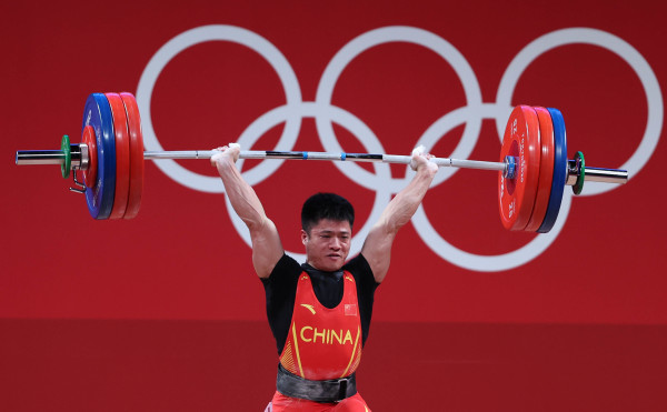 (东京奥运会)举重——男子61公斤级:李发彬夺冠(2)