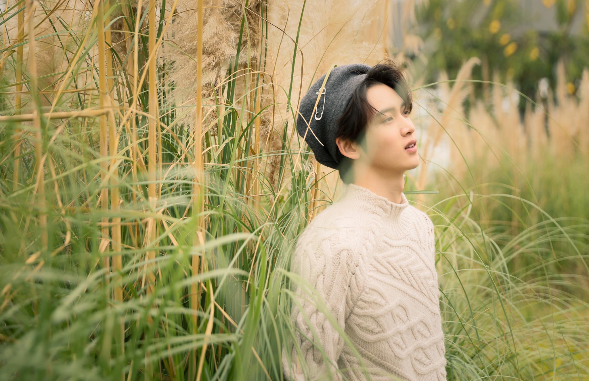 以芦苇荡为背景,解锁暖冬大片……|陈宥维_新浪新闻