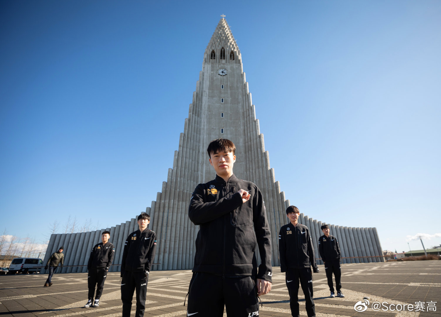 rng队员们冰岛拍摄花絮照 cr:lpl选手