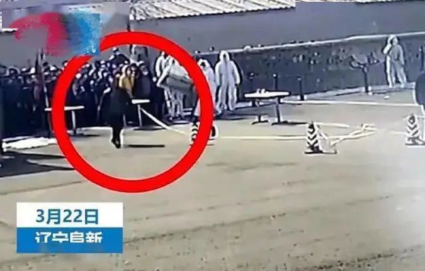 批捕！男子做核酸强行插队，被阻后曾取菜刀追砍“大白”休闲区蓝鸢梦想 - Www.slyday.coM