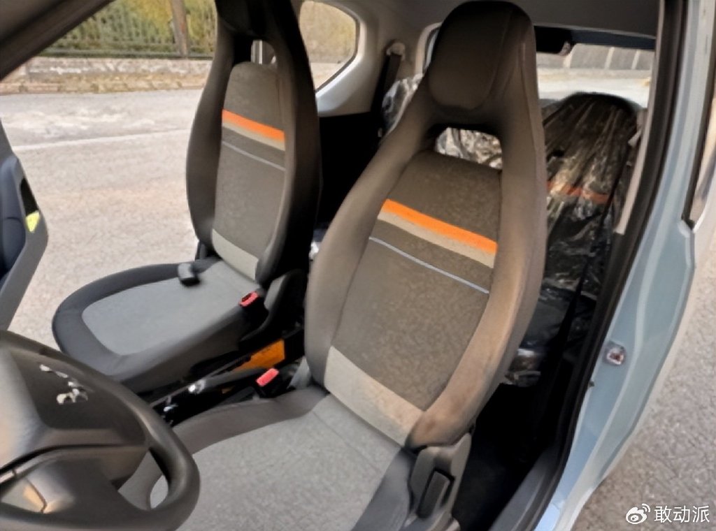 人民需要什么就造什么五菱宏光miniev福祉车实车曝光