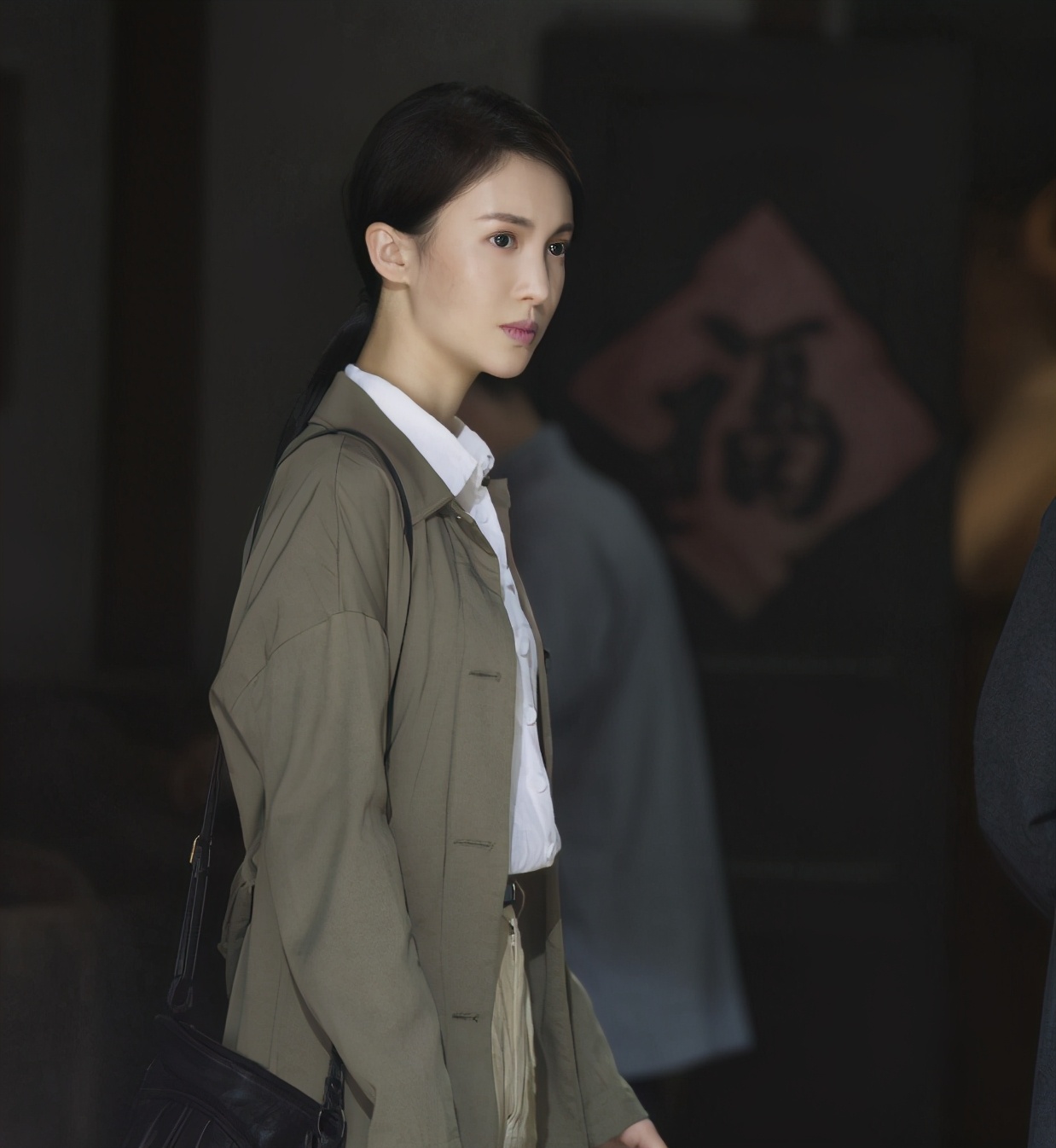 隐秘而伟大被金晨的复古穿搭吸引了美得有腔调又高级