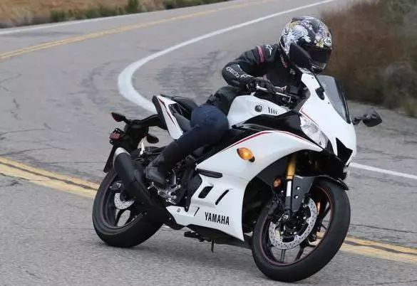 时隔4年再次回归,进口雅马哈300cc摩托跑车,高达5项大升级!