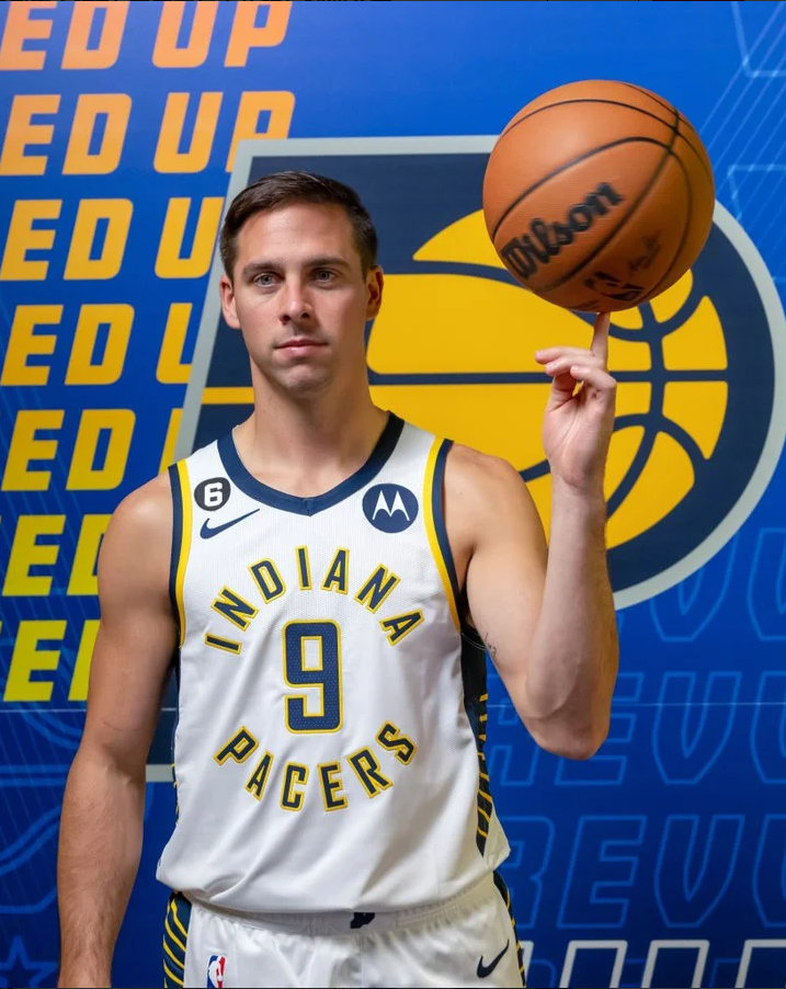 步行者官推晒tj-麦康奈尔定妆照:9号的第八年!_高清图集_新浪网