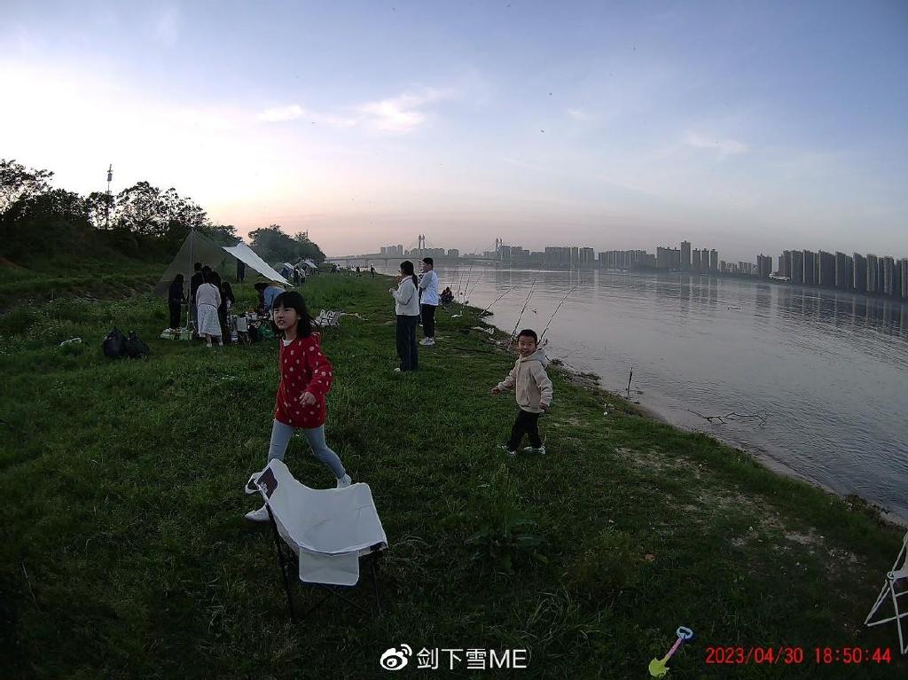 2023年运动相机推荐，配件都够买主机了，五一出行我的就是它(2019运动相机什么牌子好)