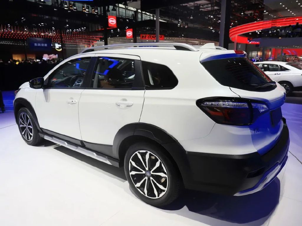 用着奔驰、沃尔沃技术，卖着国产价