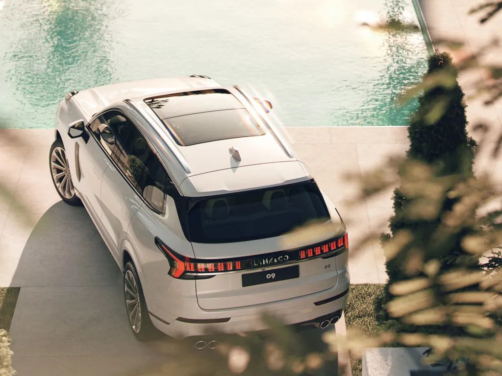 用着奔驰、沃尔沃技术，卖着国产价