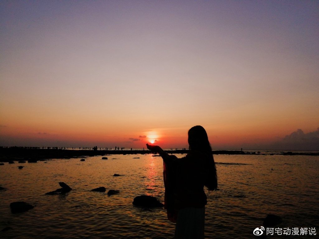 晚上7点半饭后一个人跟着导航步行出发赶在落日前…和黄昏一起出发