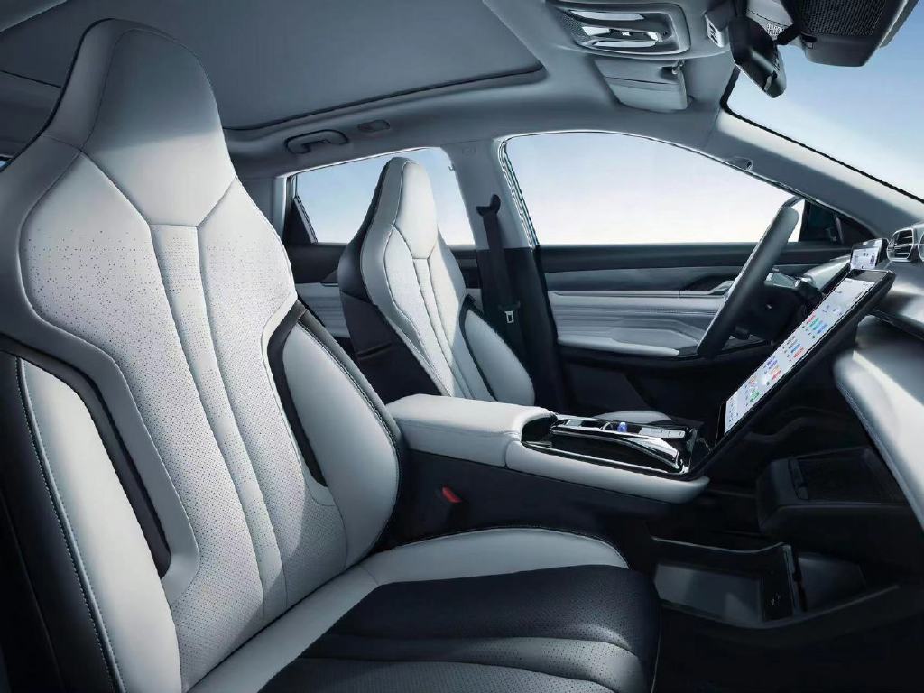 简约时尚东风风神皓瀚内饰官图发布配纵置中控屏拨杆换挡