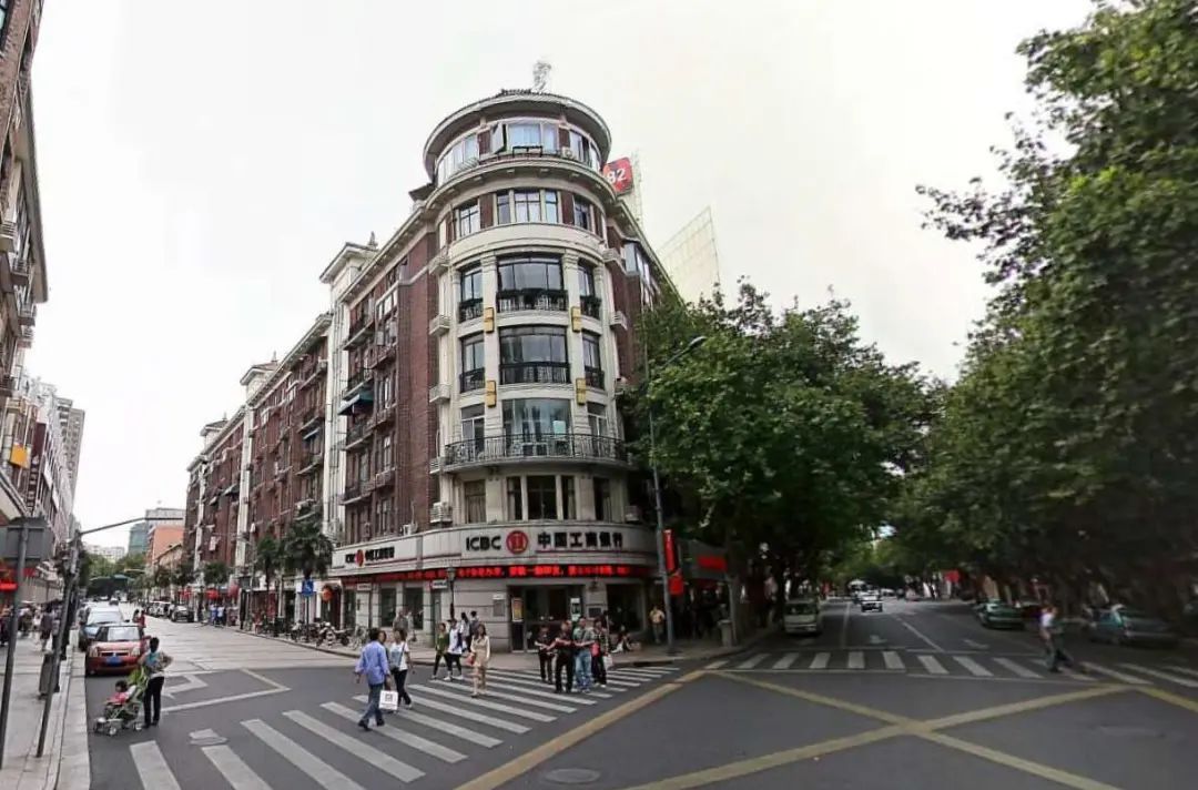 中路481-501号和雁荡路2-30号有一幢漂亮的公寓建筑,今称"永业大楼"