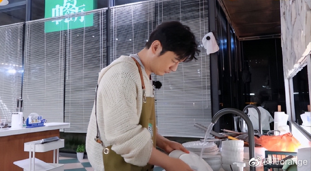 三百六十度曝光女神,又一位女演员走下神坛,却让观众拍手叫好休闲区蓝鸢梦想 - Www.slyday.coM 三百六十度曝光女神,又一位女演员走下神坛,却让观众拍手叫好休闲区蓝鸢梦想 - Www.slyday.coM