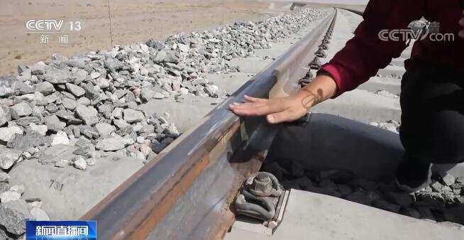 环塔克拉玛干沙漠铁路正式闭合 “沙漠铁路”彰显“中国智慧”休闲区蓝鸢梦想 - Www.slyday.coM